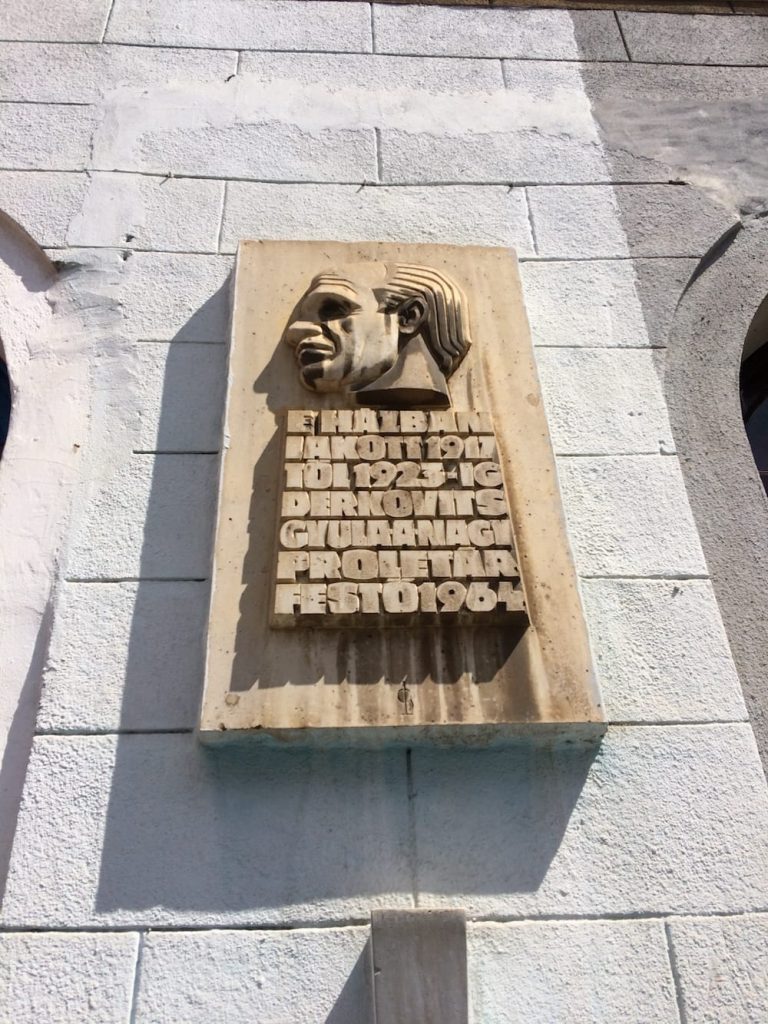 A historical marker on a building in Budapest