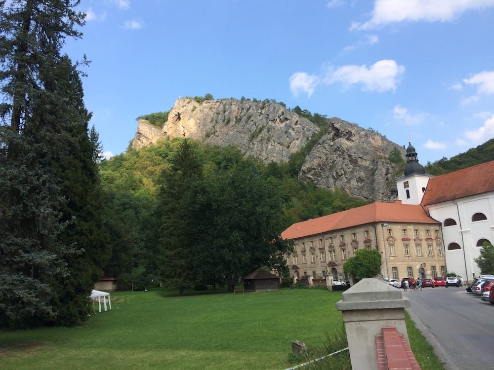 Svaty Jan Pod Skalu, looking at the mountain from the bridge