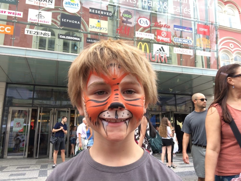 Mr7 gets his tiger facepaint on, Prague downtown