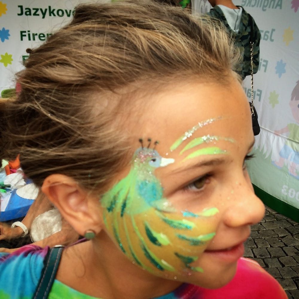 Ms10 gets another facepainting masterpiece, Prague downtown