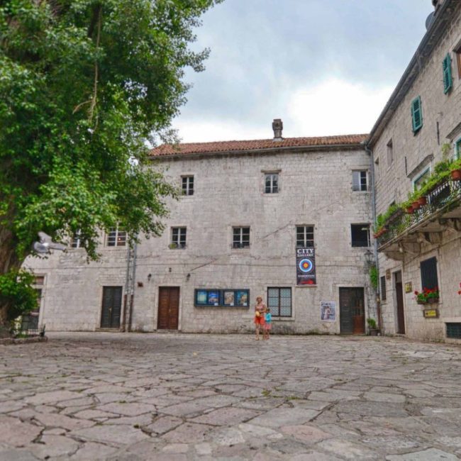 Gradsko Kino, Kotor Cinema next to the Black Poplar tree, image from http://www.tokotor.me/en/mm-post-lokacije/kino-boka/