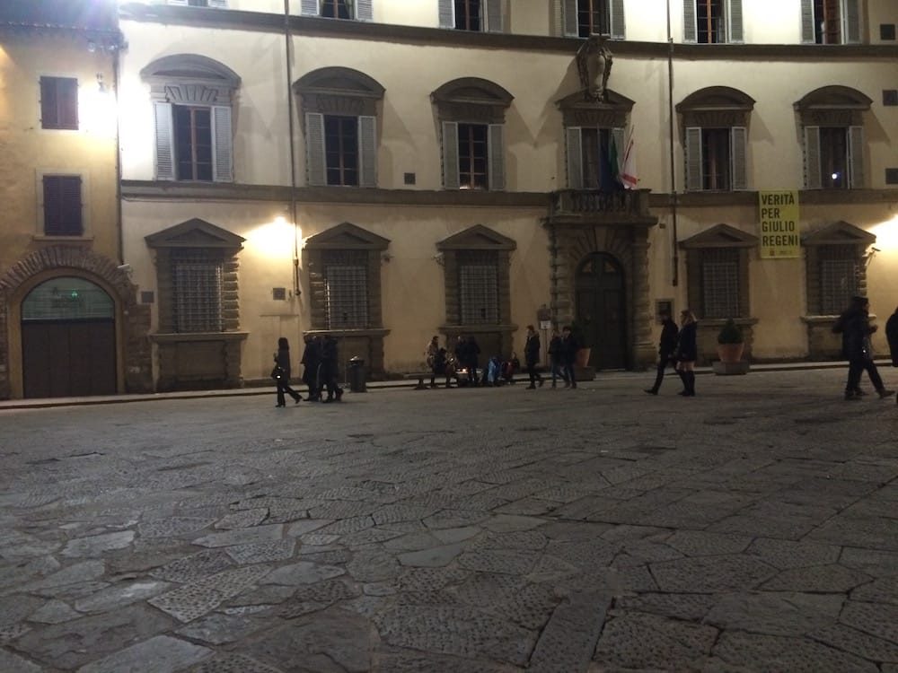 Piazza del Duomo also had a family having a New Year's Eve meal